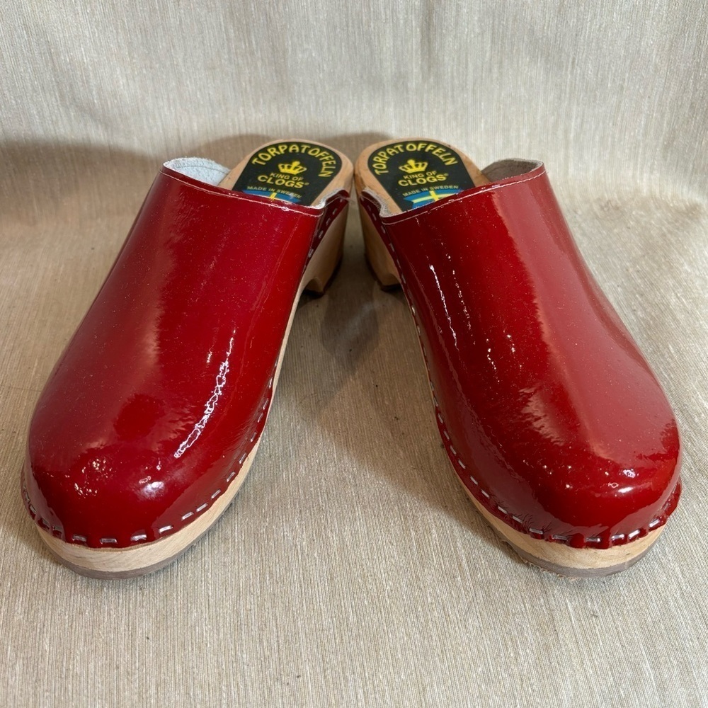 TORPATOFFELN Sz 39 Patent Leather Wooden Soles Straps Removed Leather Clogs